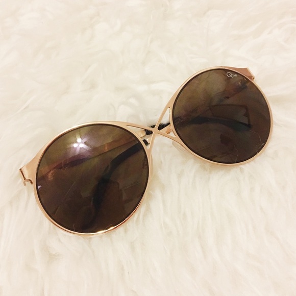 Quay Australia Accessories - Quay Rose Gold Sunglasses (case included)